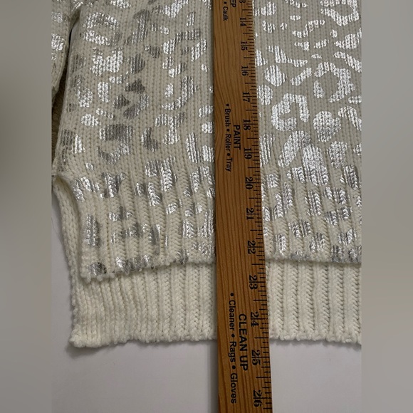 Andthewhy Silver leopardCheetah print sweater with balloon sleeve. Oversized fit - Picture 6 of 16